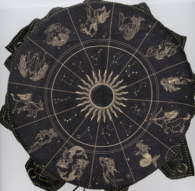 Foulard noir imprimé astrologie en soie
