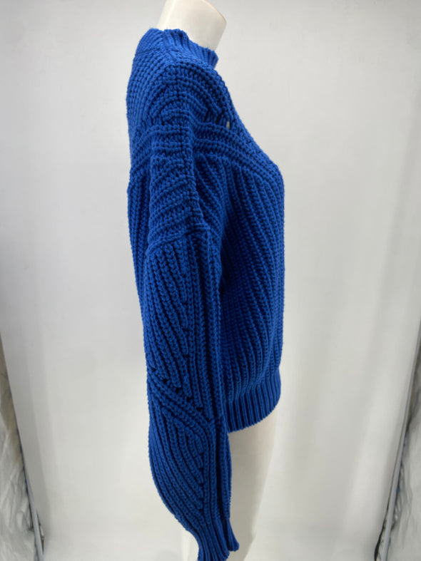 Pull bleu électrique