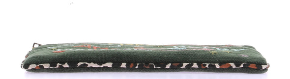 Pochette verte avec broderie