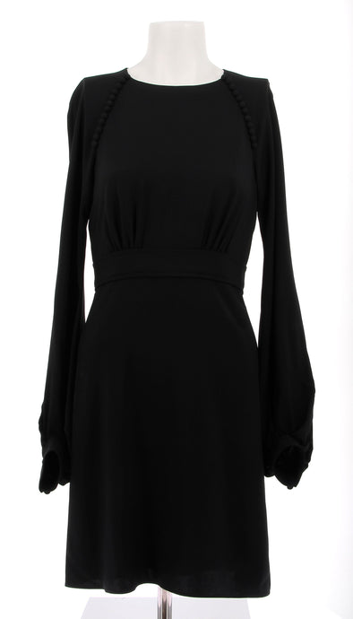 Robe noire à manches évasées