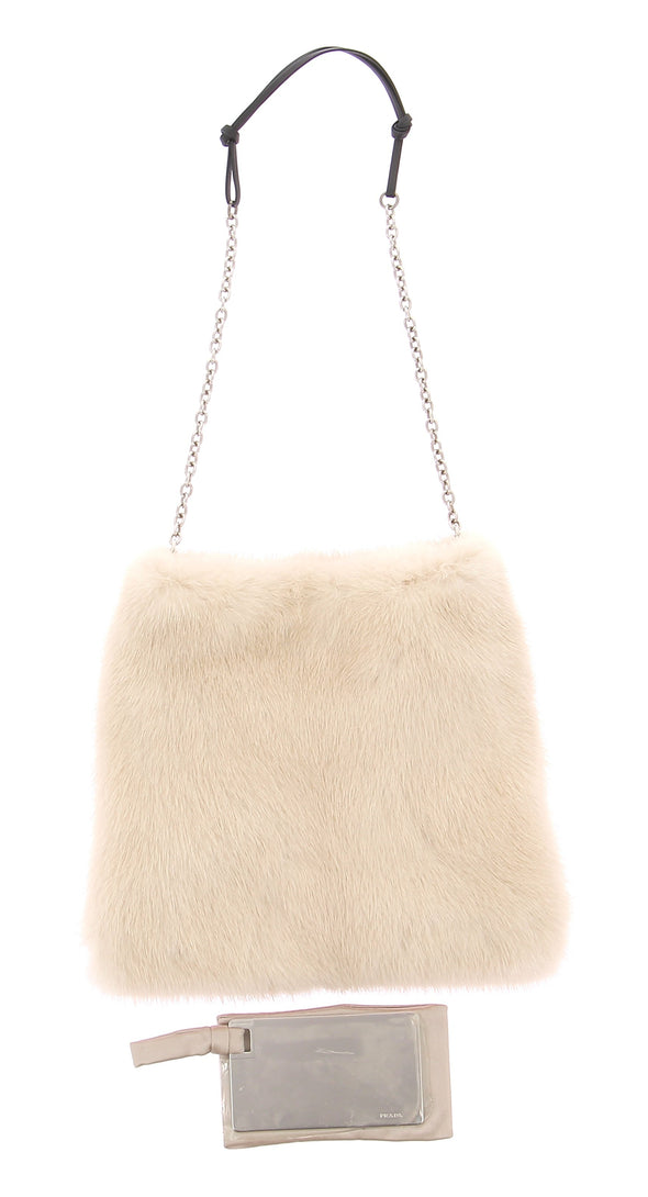 Sac en fourrure blanche