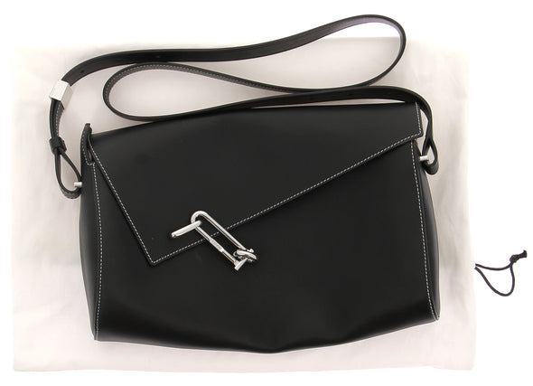 Sac à bandoulière en cuir noir "Interlock"