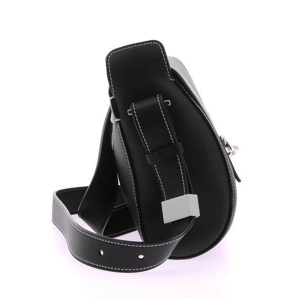 Sac à bandoulière en cuir noir "Interlock"