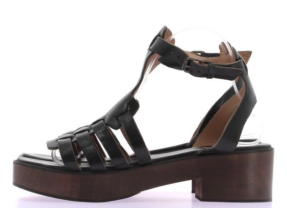 Sandales en cuir marron foncé
