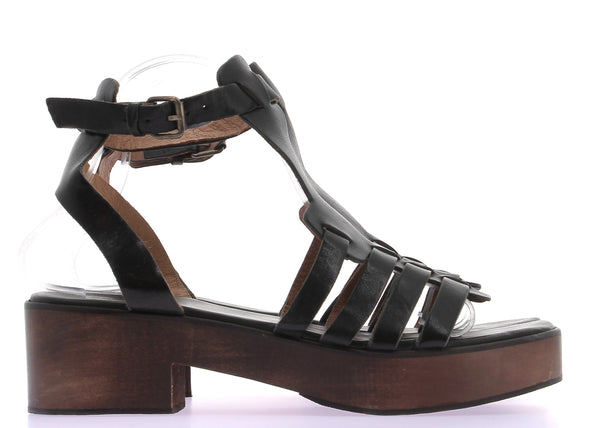 Sandales en cuir marron foncé