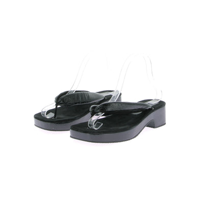 Tongs à talons noirs