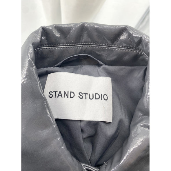 Trench-coat Stand studio - 38