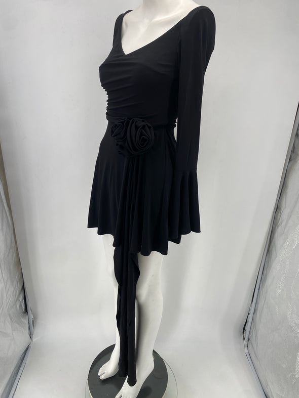 Robe noire à fleur