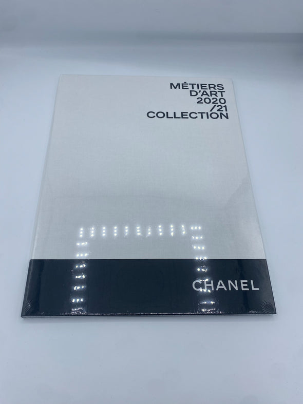 Livre "Le château des Dames Métiers d'Art 2020/21 Collection" - Chanel