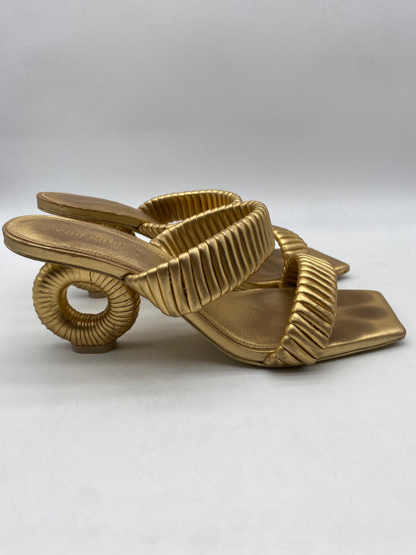 Sandales en cuir doré
