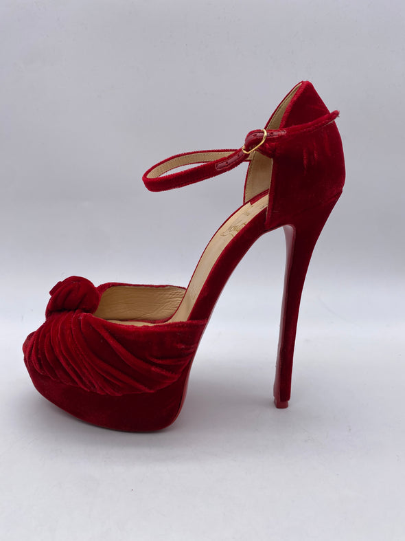 Sandales en velours rouge