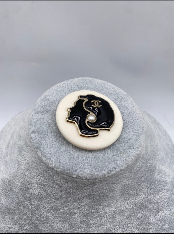 Broche - Chanel