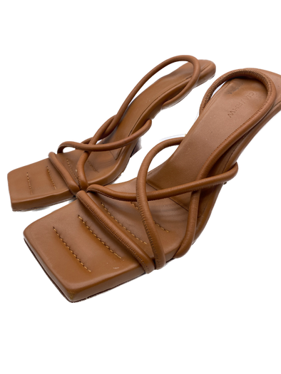 Sandales en cuir camel